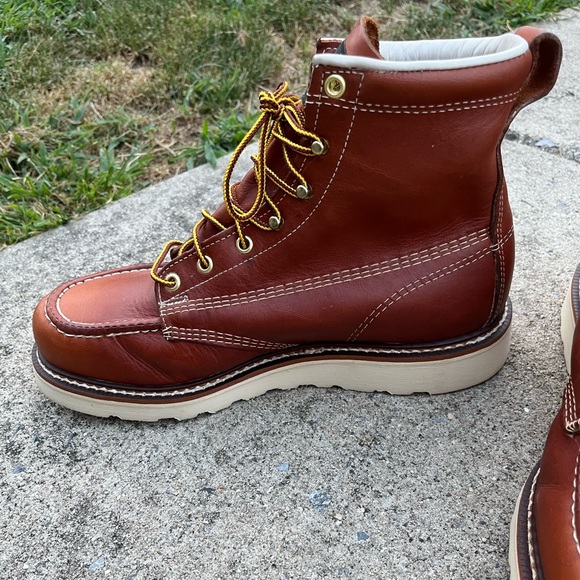 Thorogood American Heritage - 6” Tobacco Moc Toe Boots - Picture 2 of 9